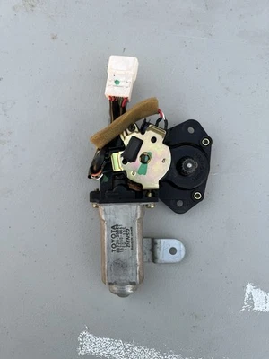 1996-2002 Toyota 4Runner Sunroof Motor  OEM  - Image 1 of 2