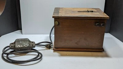 VINTAGE RUBICON CO. PHILADELPHIA SCIENTIFIC MEASURING APPARATUS OHM - Image 1 of 4