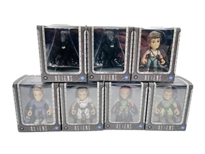 Aliens Action Figures Set Of 7 Vinyl Collectibles Rare New - Picture 1 of 5