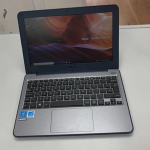 Asus E201NA 64GB Netbook - Picture 1 of 6