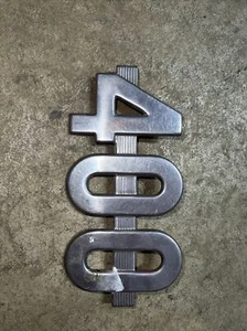 Emblema de capucha lateral IH 362314R1 Farmall 400 - Imagen 1 de 5
