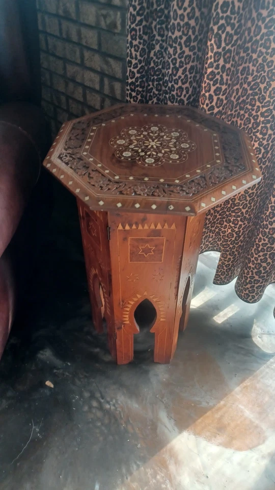 antigua mesa octágona siria con incrustación de madreperla. Foto 1 de 3