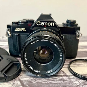 Canon AV-1 fotocamera reflex pellicola 35 mm nera con obiettivo Canon FD 35 mm F3,5 s.c! Dal Giappone - Foto 1 di 24