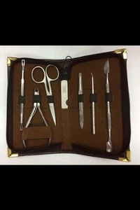 PEDICURE MANICURE NAIL CLIPPERS GROOMING KIT CASE FREE UK SHIPPING - Picture 1 of 3