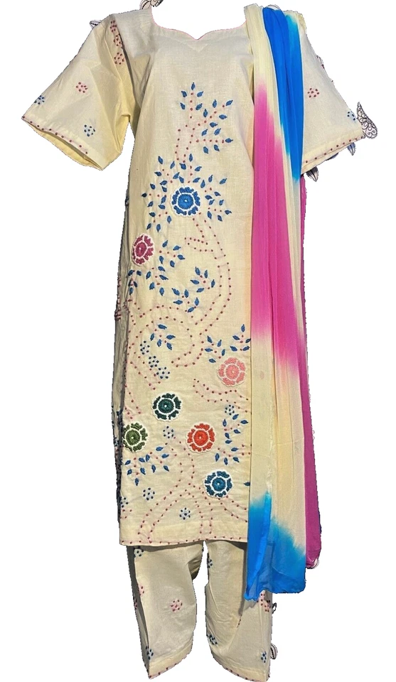 Traje de mujer Aligarh, azul y rosa sobre amarillo, mosaico especial de la India Foto 1 de 1