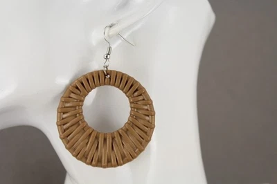 Brown earrings woven lightweight plastic dangle round circle 2 5/8" long — 第 1/4 张图片