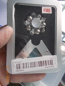 Fidget Spinner de Metal con 5 Rodamientos de Bolas y Soporte de Escritorio - Imagen 1 de 3