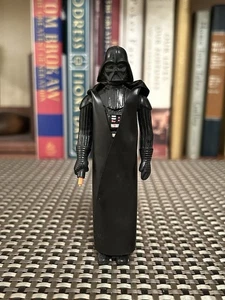 Figura de acción Star Wars Darth Vader con sable de luz de capa Hong Kong 1977 punta rota - Imagen 1 de 11