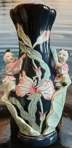 Bezaubernde dunkelblaue chinesische Vase 11 Zoll mit Lotusblumen Vögeln 2 Figuren - Bild 1 von 10