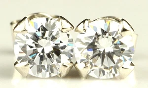 Tachuelas solitarias para mujer de 4,00 quilates D/VVS1 forma redonda en oro blanco sólido de 14 quilates - Imagen 1 de 15