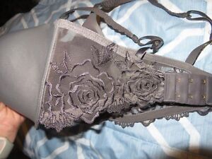 Wacoal 55362 Luxe A Rose Is A Rose Contour Bra size 32DD