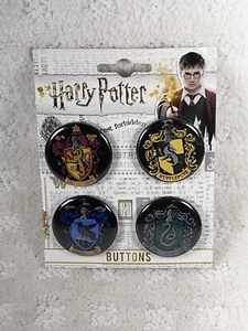 Universal Wizarding World Harry Potter 4 Button Pin Badges - New On Card! - Bild 1 von 2