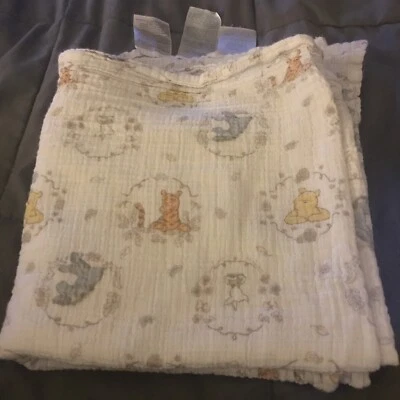 Aden Anais 迪士尼婴儿毯棉薄纱小熊维尼跳虎眼小猪!阅读! — 第 1/4 张图片