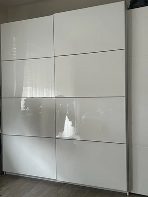 Moderner Kleiderschrank mit Hochglanz-Schiebetüren – Selbstabbau & Abholung - Bild 1 von 2