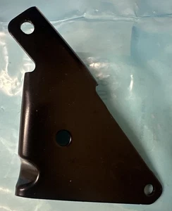 GENUINE NEW RENAULT CLIO MK5 19 ONWARD FRONT RIGHT WING BRACKET MOUNT 625607681R - Picture 1 of 6