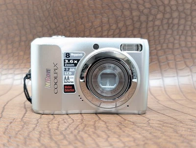 Fotocamera digitale compatta Nikon coolpix L19 macchina fotografica - Immagine 1 di 4