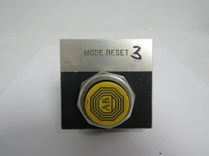 ALLEN-BRADLEY 800T-B SER.T YELLOW PUSH BUTTON - Picture 1 of 7