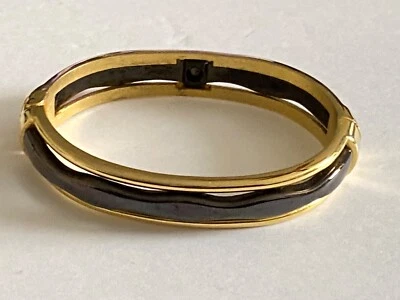 Pulsera Tono Dorado Bisagras Esmalte Negro Pellizcado Foto 1 de 4