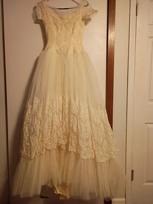 Vintage 1950s 1960s White Tulle + Lace Cupcake Tiered Ruffle Wedding Dress XXS - Image 1 of 4