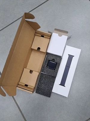 Apple Watch 10, 46mm, GPS, Alluminio JetBlack Loop - Image 1 of 4