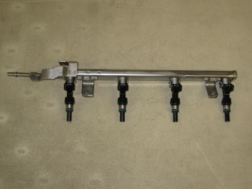 Juego de inyectores de combustible y rieles Nissan Altima Rogue 2014 2,5 L 4 cilindros QR25DE EE. UU. OEM Foto 1 de 1