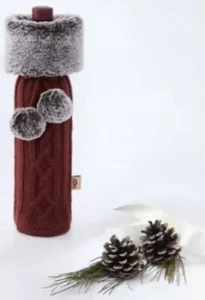 Soporte para botella de vino UGG tejido con piel sintética y pompones vacaciones Navidad - Imagen 1 de 7