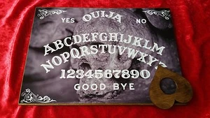 Tavola Ouija in Legno Antico Teschio Planchette Istruzioni Strega - Foto 1 di 1