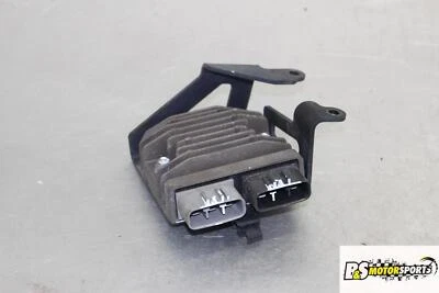 Оригинальный кронштейн реле регулятора напряжения выпрямителя 2018 Triumph Street Triple Rs 765 - Изображение 1 из 4