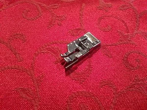 Brother 1/4 inch Seam Foot/Feet Snap On Quilting TopStitch with Guide XA3805021 - Picture 1 of 2