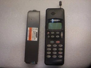 VINTAGE 1990's Nokia Model 100 Mobile Cell Phone THA-9 - Afbeelding 1 van 8
