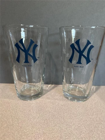 Set of 2 Boelter Licensed NY Yankee Glasses 16 ounces Excellent Condition Cover