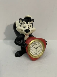Warner Bros. Brothers Studio Store PEPE LE PEW Heart Mini Clock - Picture 1 of 4