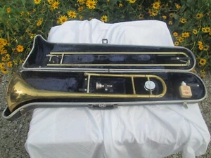 Vtg Conn Director 14H #GB570035 Puzon i ustnik 23A i futerał nr - Zdjęcie 1 z 11