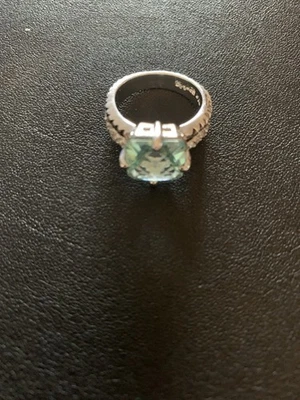 Anillo Lia Sophia “Isla Griega” Cristal Corte Verde Aqua Piedra Central y Circonita cúbica Talla 8 Foto 1 de 2