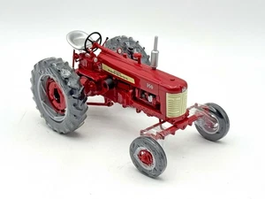 1/16 International Harvester Farmall 350 Wide Front Tractor - Picture 1 of 2