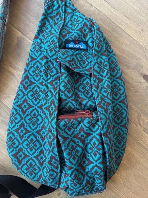 Mochila KAVU corda estilingue tiracolo mosaico deserto azul-petróleo marrom aposentada - Imagem 1 de 4