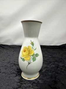 C584 Meissen Porzellanvase Blumendekor Klein Gelb Goldrand Handbemalt - Picture 1 of 15