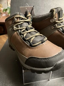 Ozark Trail boys hiking boots brand new size 6 - Picture 1 of 11
