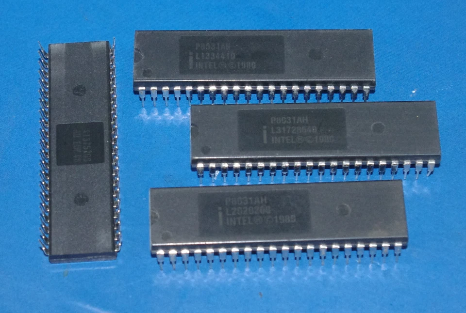 INTEL P8031AH / 8-bit romless microcontroller / MCS-51 / CPU / DIP40 - Bild 1 von 1