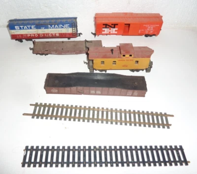 HO scale Small Train Parts Lot Cars 7 Pieces - Image 1 of 4