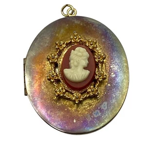 Medallón camafeo ovalado grande vintage tono dorado con diseño floral pátina de 1,5 x 2" - Imagen 1 de 6