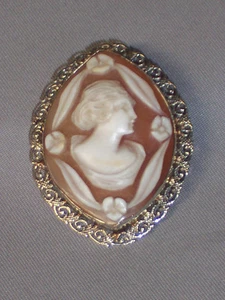 ANTIQUE 14K WHITE GOLD FILIGREE CAMEO PIN - FACE FRAMED WITH ROSETTES & RIBBONS - Picture 1 of 5