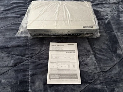 Magnavox MWR20V6 VCR/DVD Combo Player Recorder* Funai Corp. Reconditioned New - Image 1 of 4