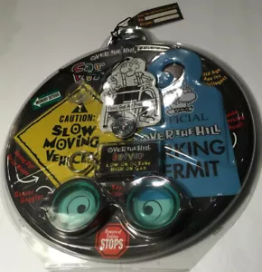 NUEVO- Over The Hill Driver ~ Kit de automóvil / Regalo mordaza ~ Paquete de carcasa de almeja ~ Etiqueta de regalo adjunta - Imagen 1 de 10