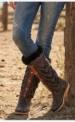 Stivali Hector Riccione Italia Indianini vitello marrone pelliccia orlo borchie western boho 7 - Immagine 1 di 4