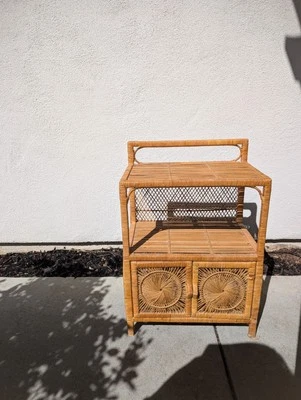 Barra seca vintage de ratán costero bohemio Sunburst Foto 1 de 4