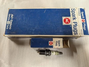 8 Vintage NOS AC Delco Spark Plugs, FR3LS, 5613796.New GM - Picture 1 of 4