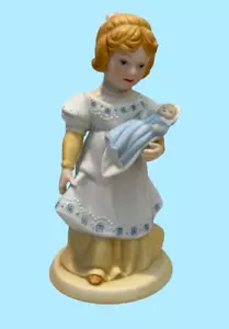 Figura A Mother's Love Avon 1981 Pocelain azul amarillo 6" - Imagen 1 de 6