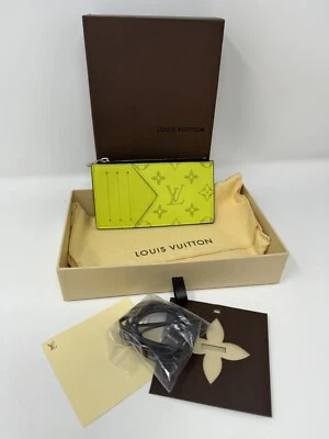 Usado en Excelente Condición Louis Vuitton LV Jaune Amarillo Monograma Monedero Tarjetero Cartera Taiga Foto 1 de 4