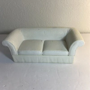 Vintage Mattel 1996 White Barbie Couch Sofa 9.5” Furniture - Imagen 1 de 8